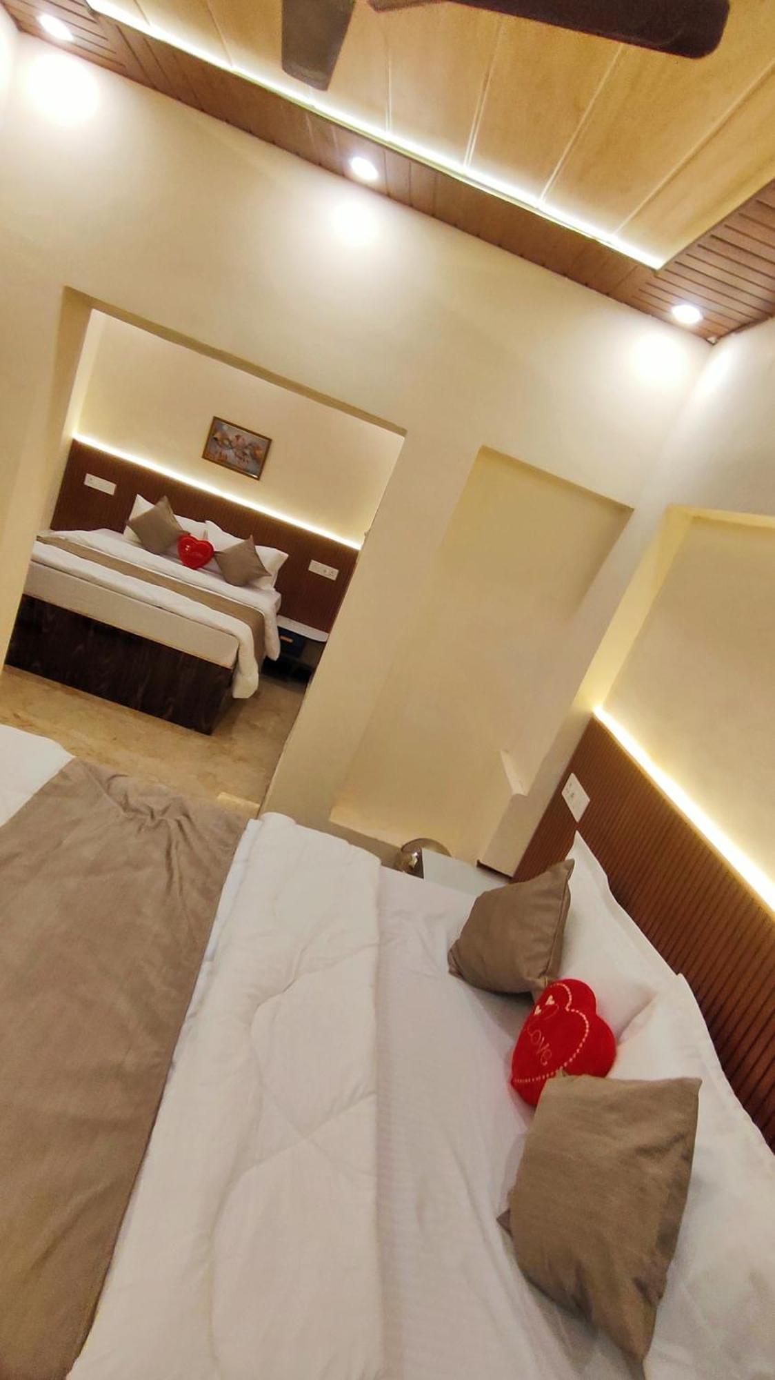 Sri Krishna Residency Hotel พาราณสี ภายนอก รูปภาพ