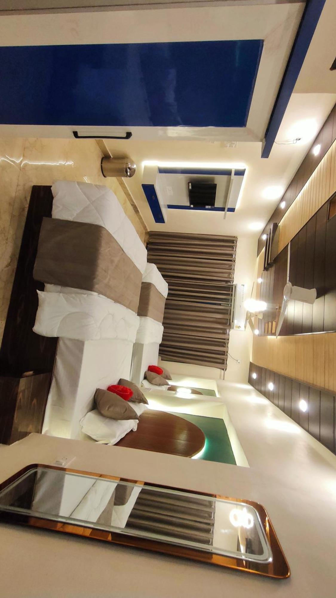 Sri Krishna Residency Hotel พาราณสี ภายนอก รูปภาพ