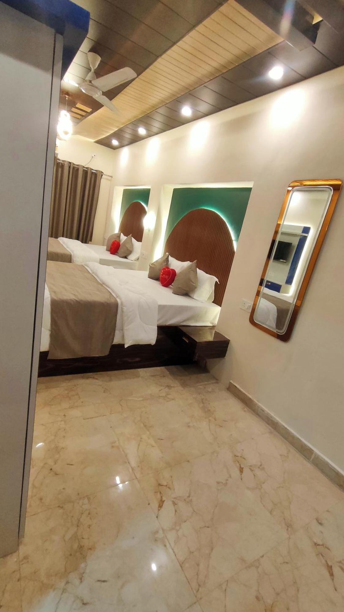 Sri Krishna Residency Hotel พาราณสี ภายนอก รูปภาพ