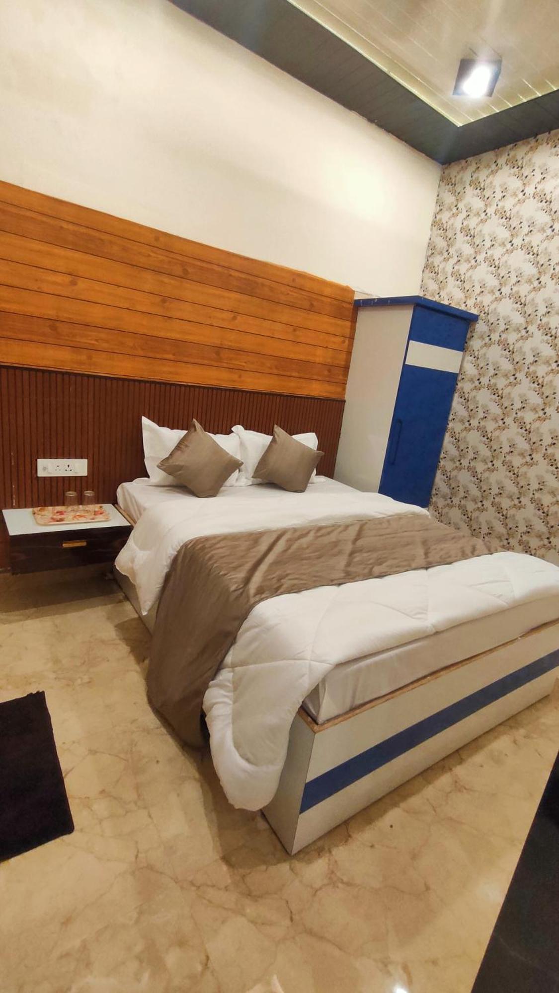 Sri Krishna Residency Hotel พาราณสี ภายนอก รูปภาพ