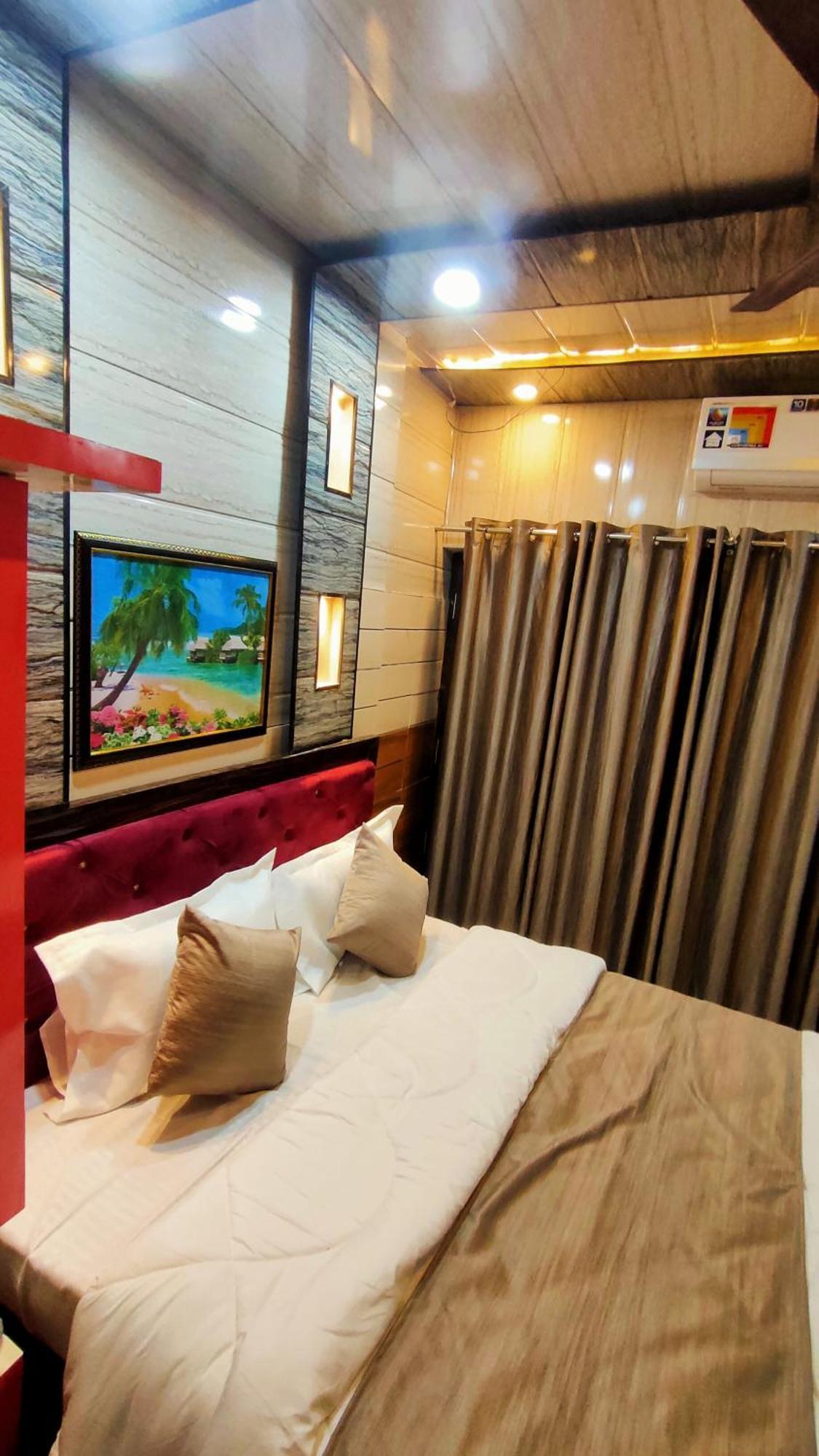 Sri Krishna Residency Hotel พาราณสี ภายนอก รูปภาพ